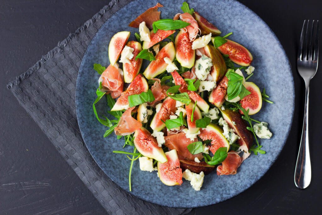 Quick and easy fig salad with prosciutto ham to impress your date in summer time