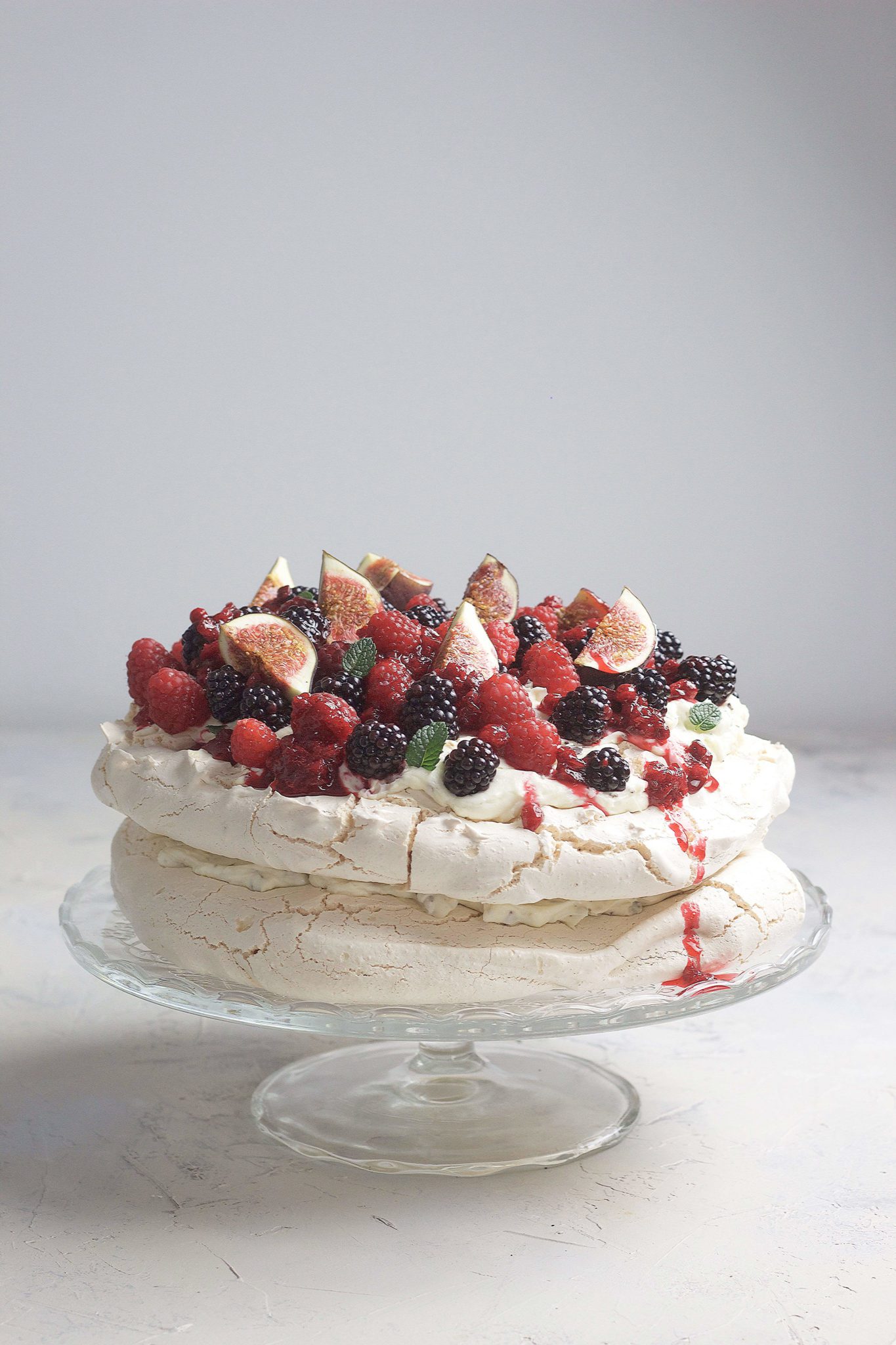 The best pavlova meringue with fresh berries and stracciatella ​cream.