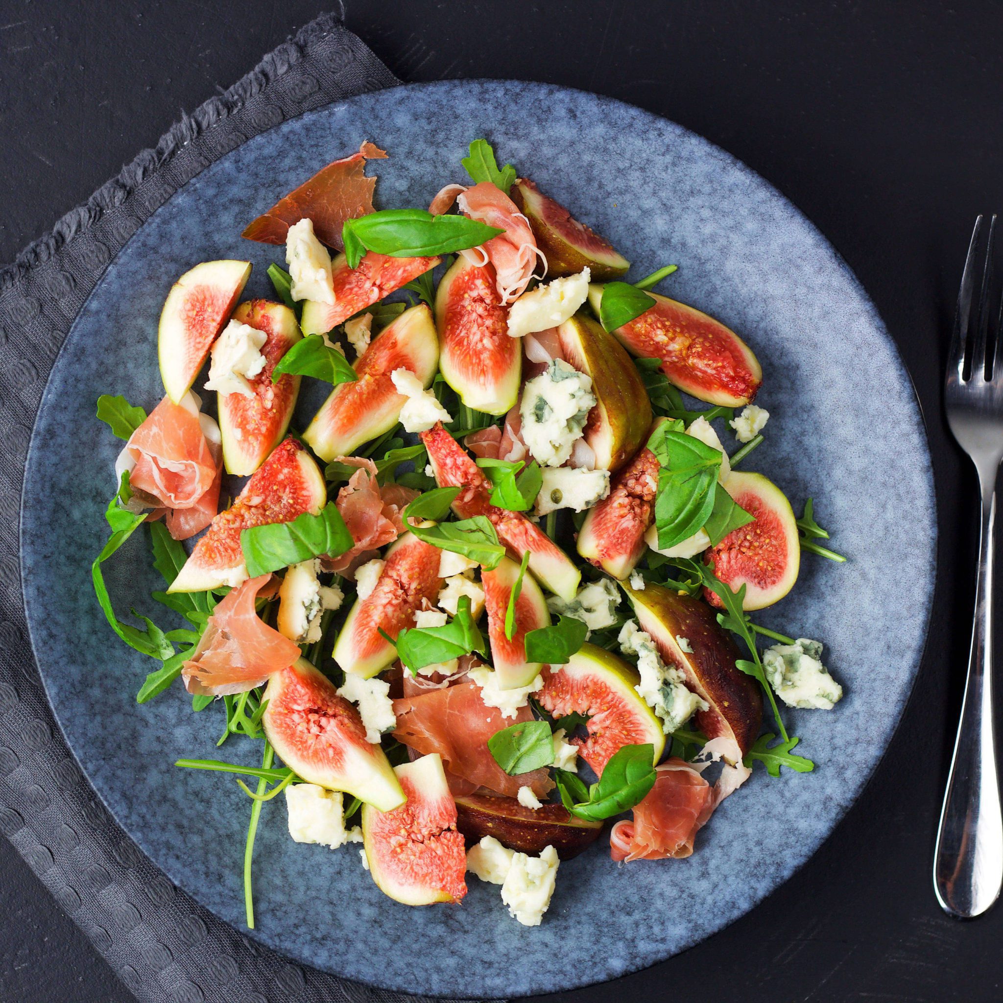 Easy fig salad with prosciutto ham to impress