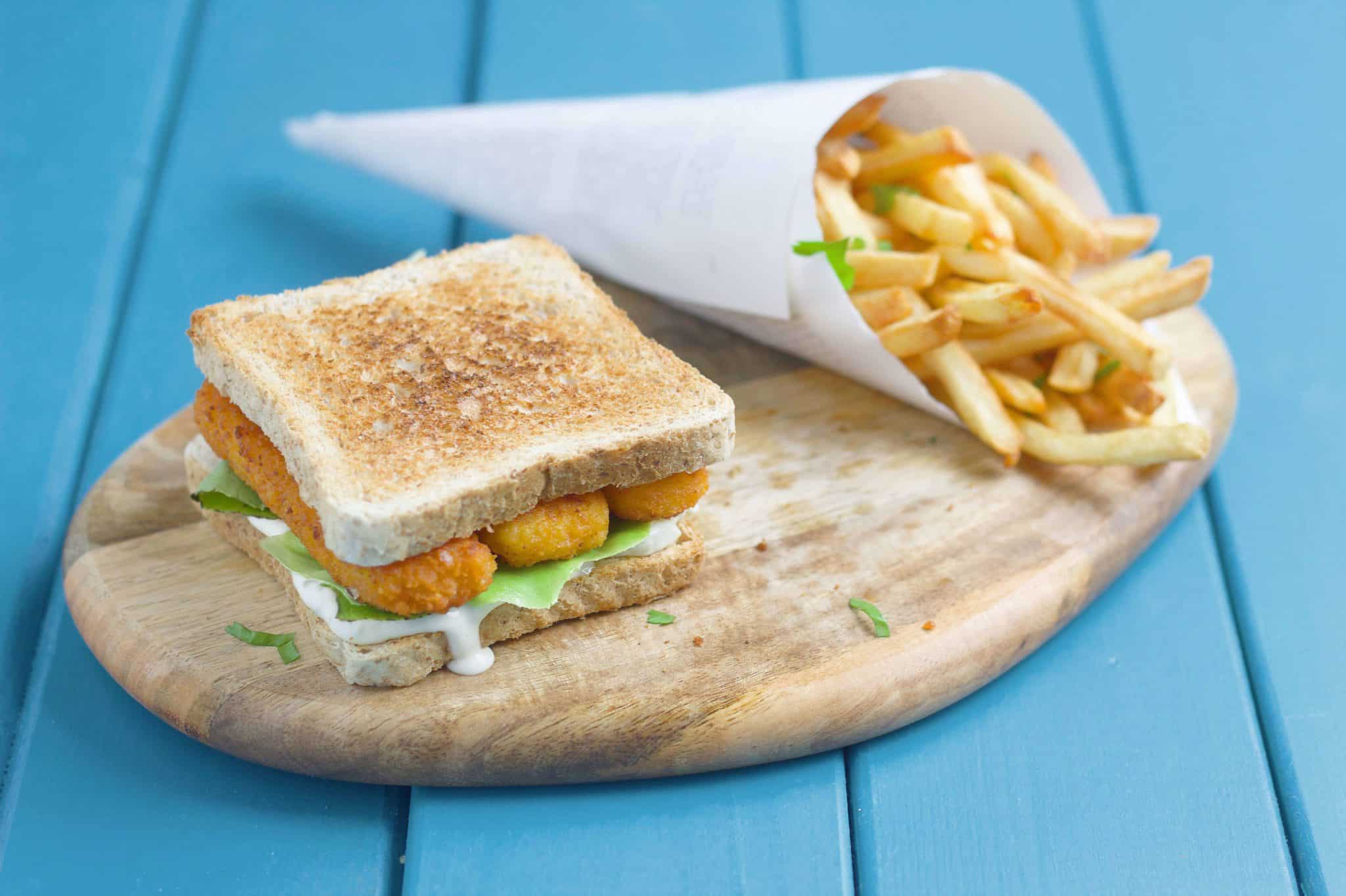 Fish fingers sandwich with 2 minute tartare sauce