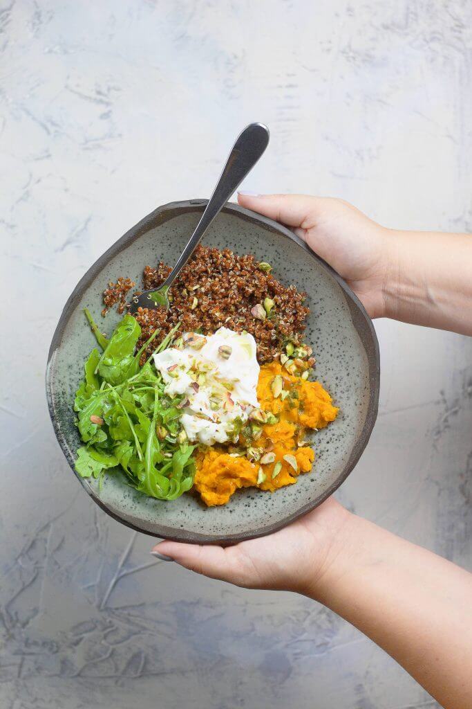 Amazing bowl with red quinoa (sweet potato, poached eggs and lemon dressing)