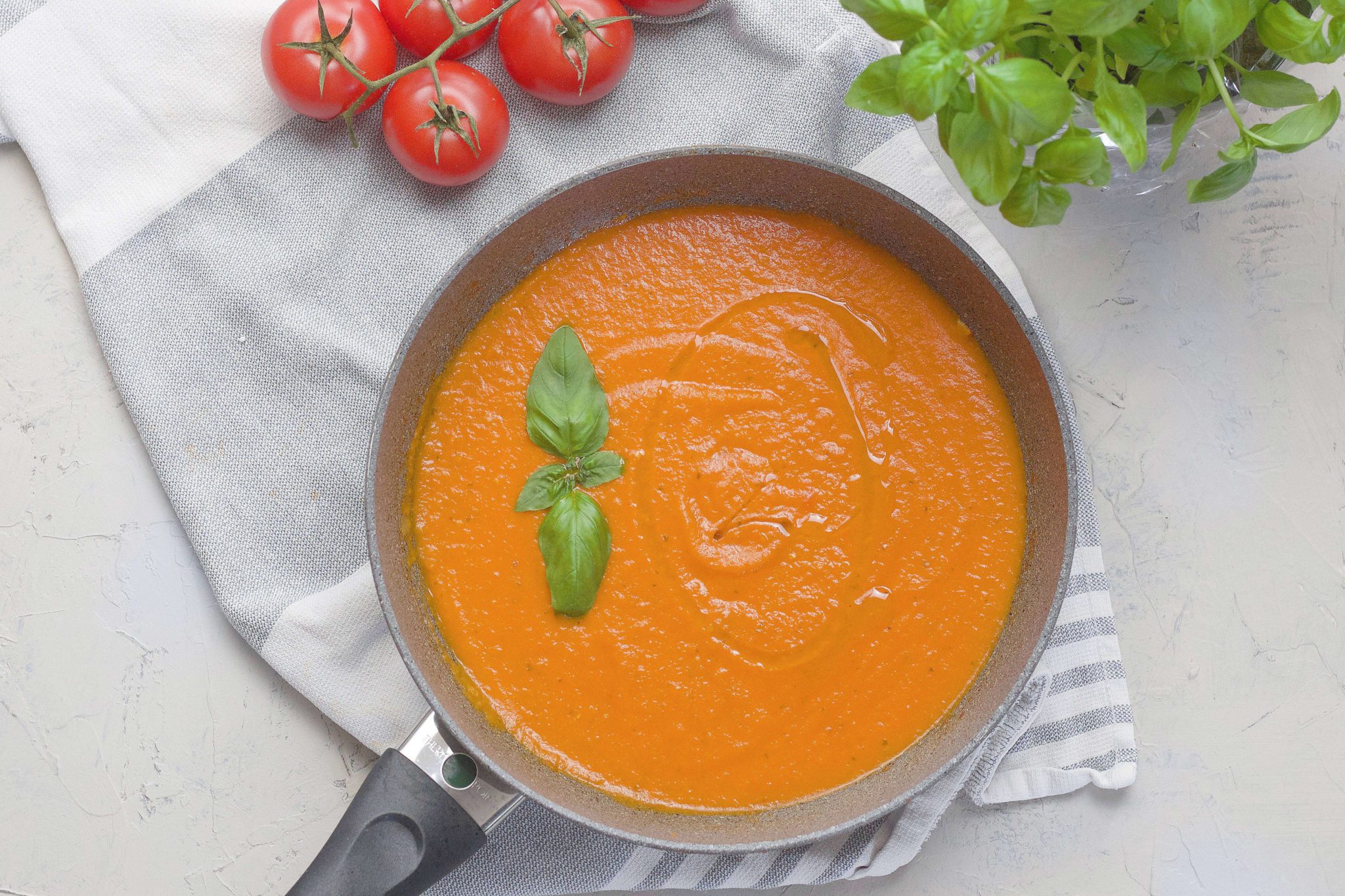Easy Italian Marinara Sauce from fresh tomatoes.