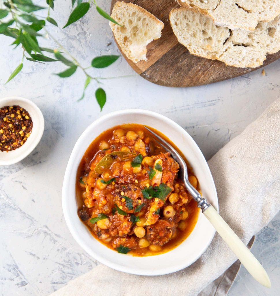 Easy Polish chickpea Breton style (cieciorka po bretonsku), the most fulfilling food for your breakfast or lunch. 1 chickpea Breton style