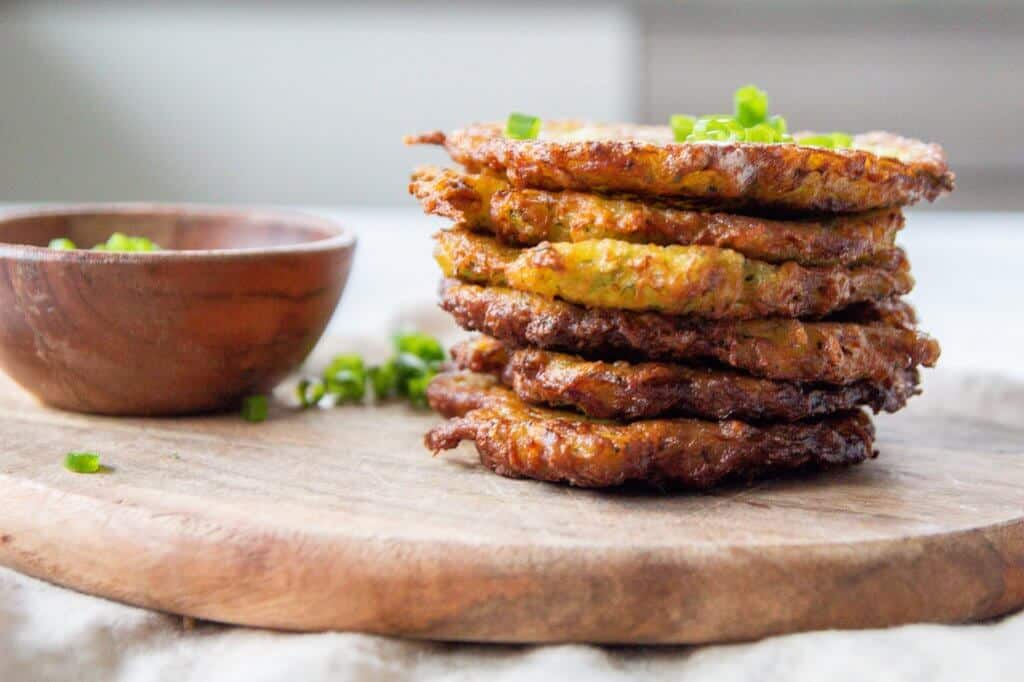 Easy 6 ingredients crunchy Zucchini and Potato Fritters to enjoy with your family on weekends while watching Crocodile Dundee. 1 Easy 6 ingredients crunchy Zucchini and Potato Fritters to enjoy with your family on weekends while watching Crocodile Dundee. 1
