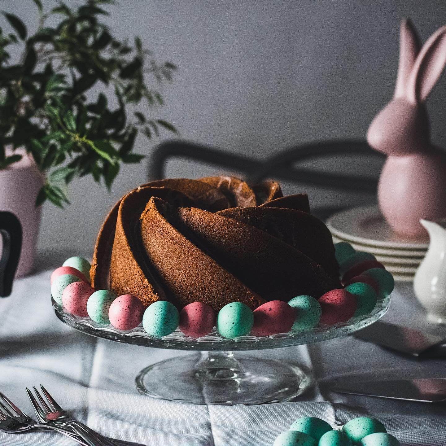 Happy Easter friends. 💐🌷🌸
.
Wish you all the best and a lot of health. Take care, Jan 👍🏻🙋🏻‍♂️
.
.
.
.
.
.
——————————-
#fotografiakulinarna #foodphotography #foodphotograhy #foodphotography📷 #foodphotography101 #foodphotographystyling #foodphotoblog #foodphotographyforbusiness #darkmoodyphotography #darkmoody #moodyfood #moodyfoodphotography #easterbunny #easter2020🐰 
#eastersunday #easterdessert #easterfood