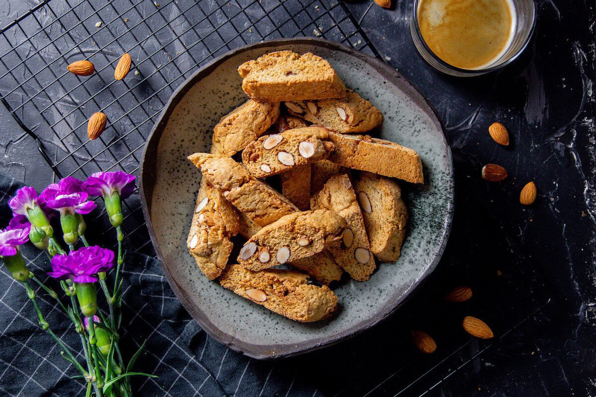 Cantuccini, the best Italian almond biscuits